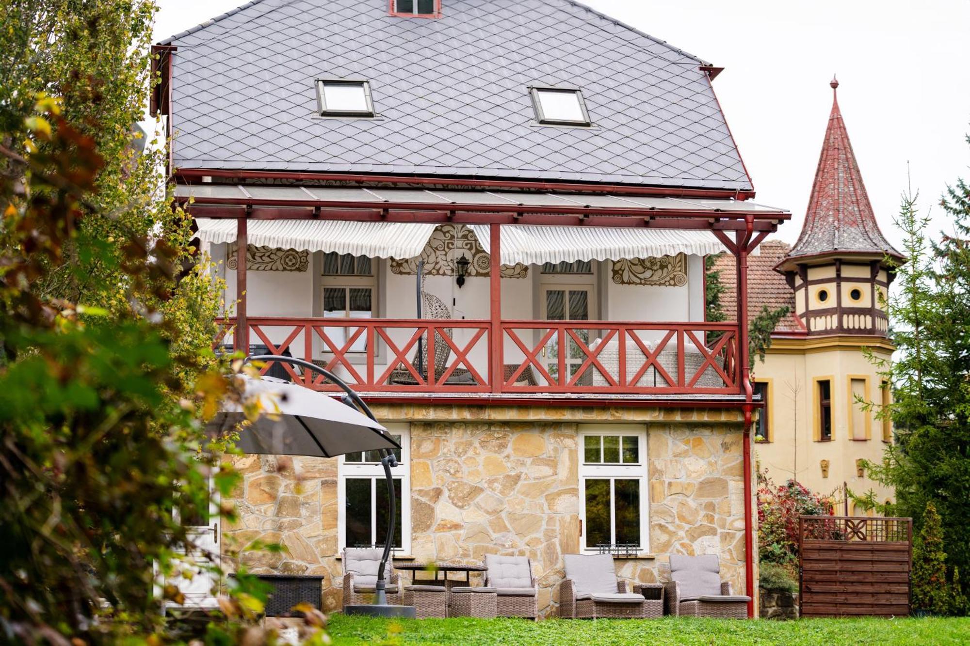 Villa Emausy Лугачовице Экстерьер фото
