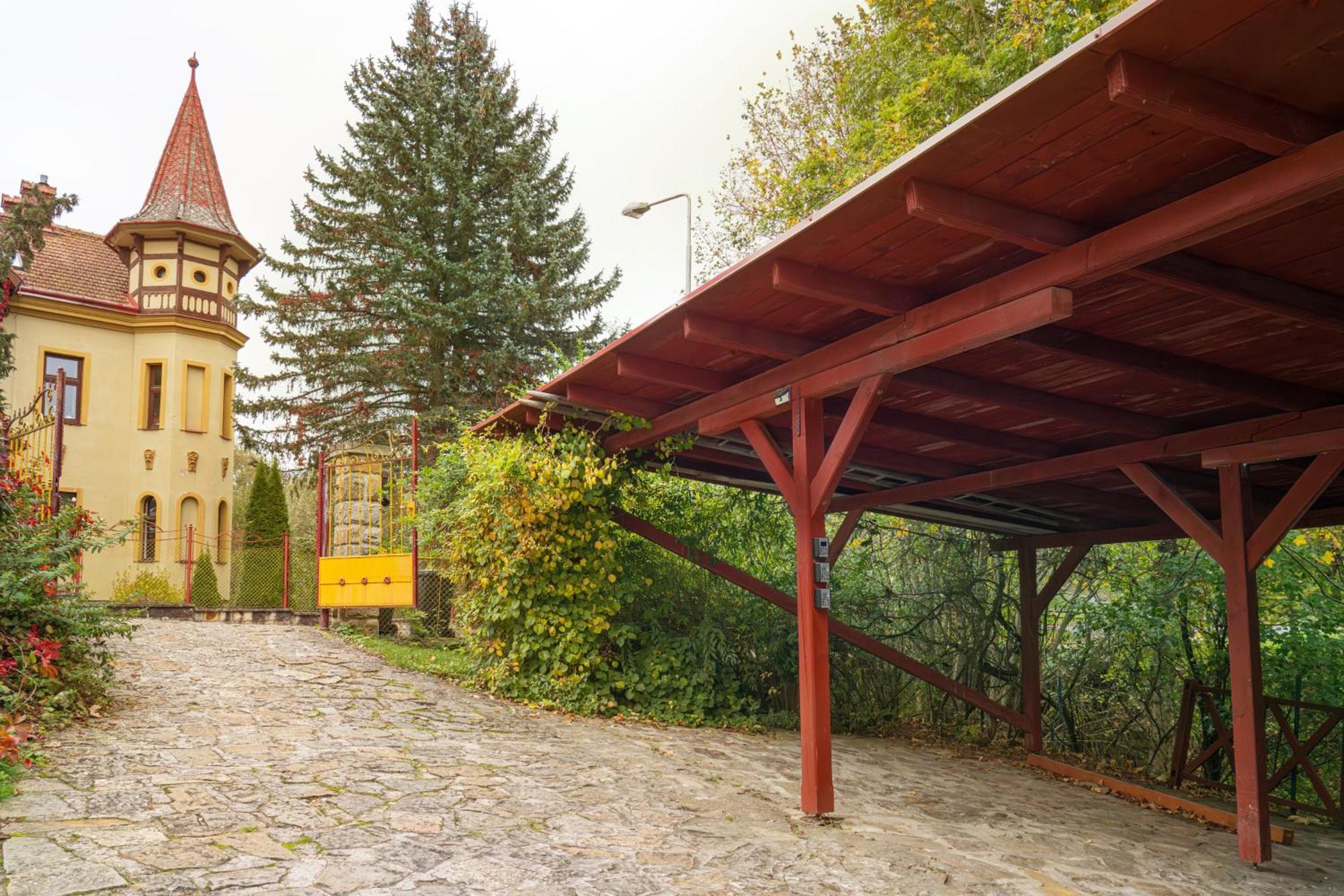 Villa Emausy Лугачовице Экстерьер фото